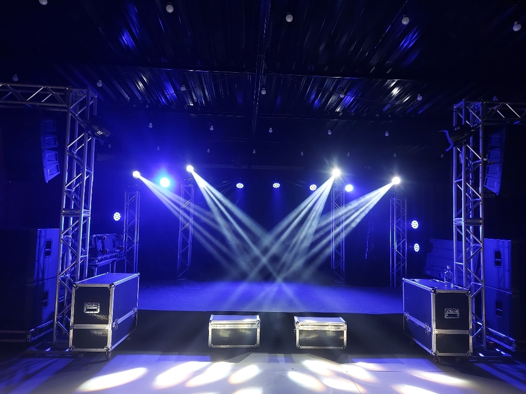 Conceito e operação da luz no evento em varginha com a empresa Atlântida.
