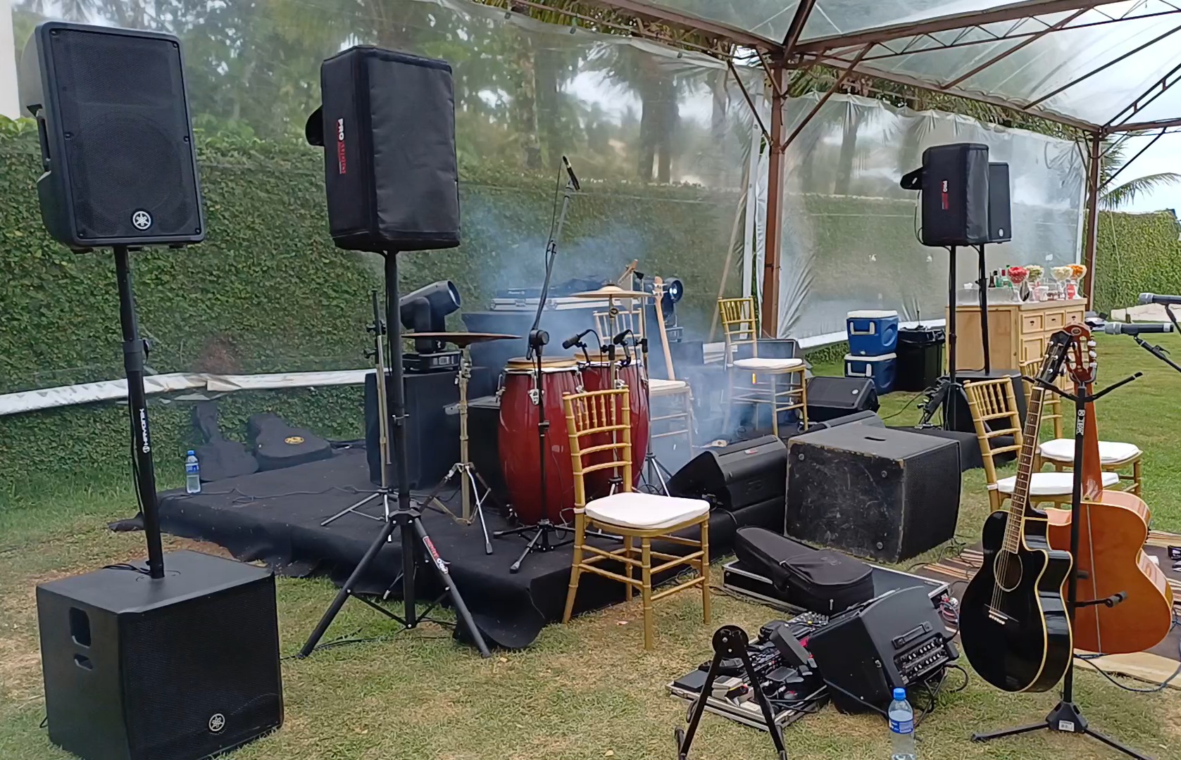 Trabalhamos com equipamentos Yamaha, Behringer, Shure, Phenyx entre muitos outros
